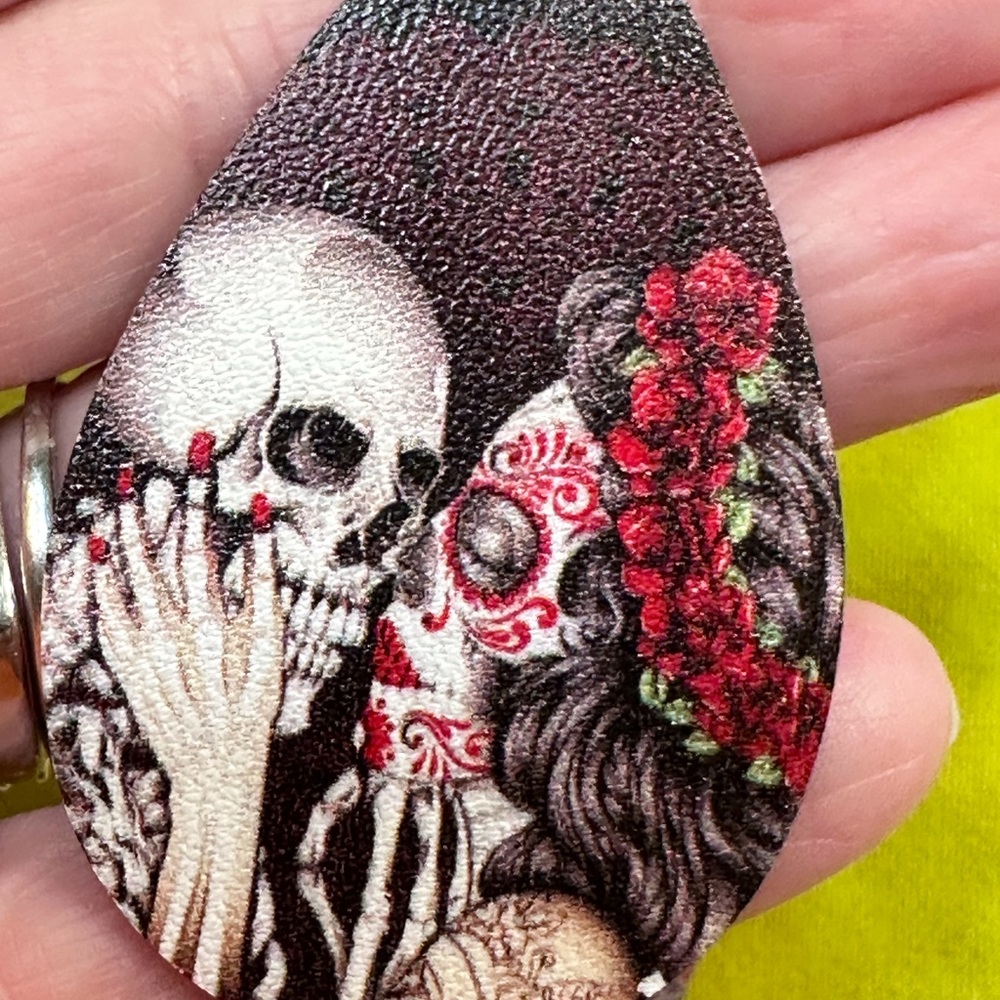 Halloween Earrings Skeleton Tear drop shaped leather pierced earrings - Picture 4 of 11